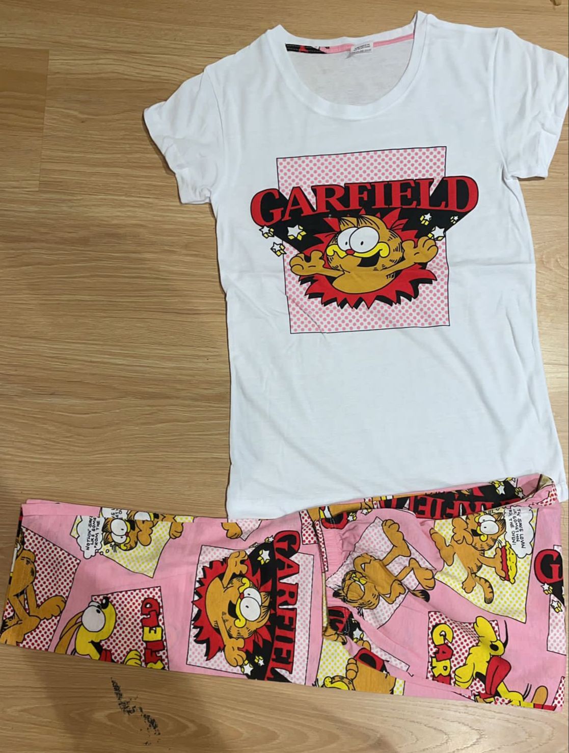 Pijama dama alba lunga cu imprimeu Garfield