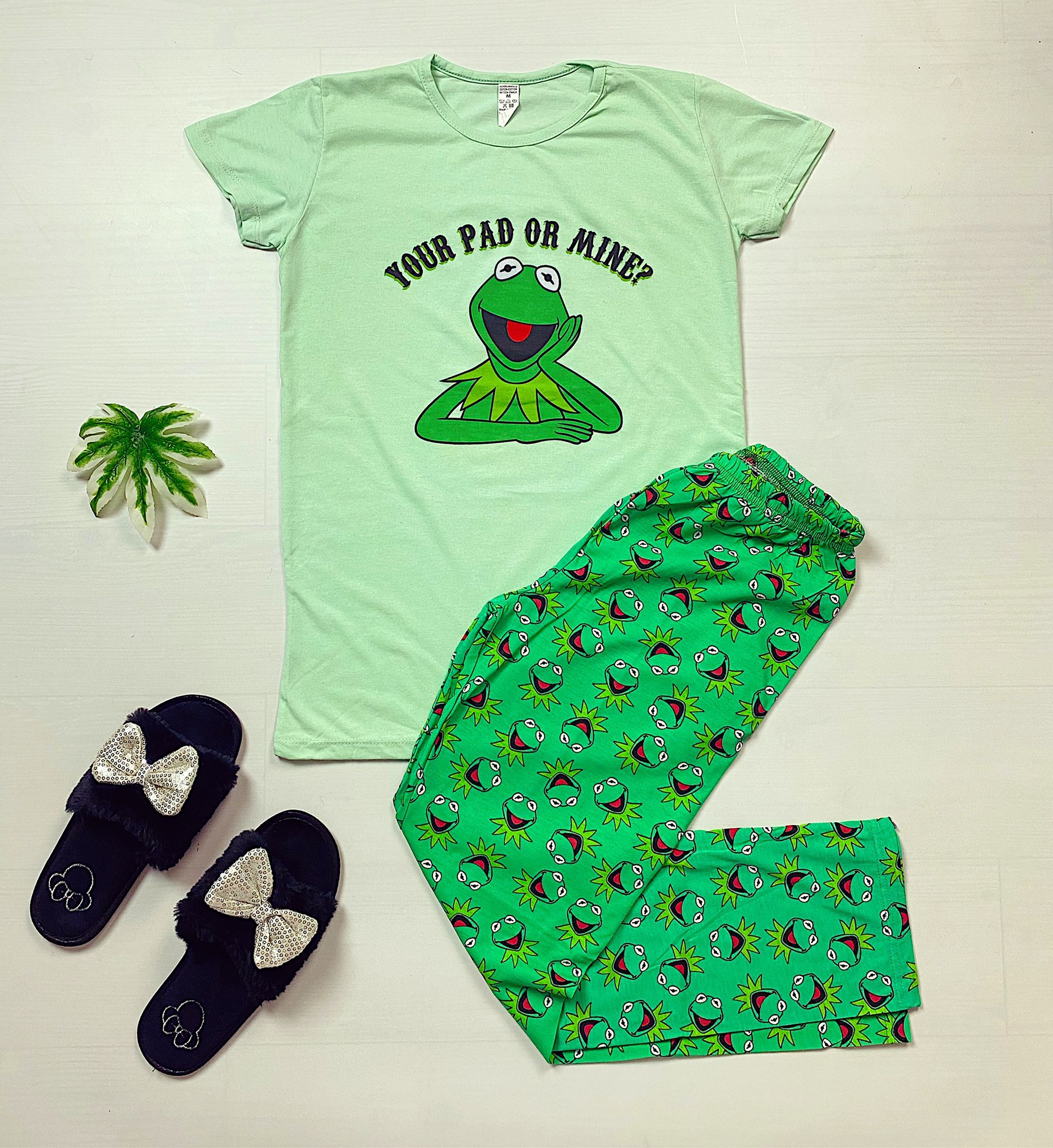 Pijama dama lunga verde cu imprimeu broscuta