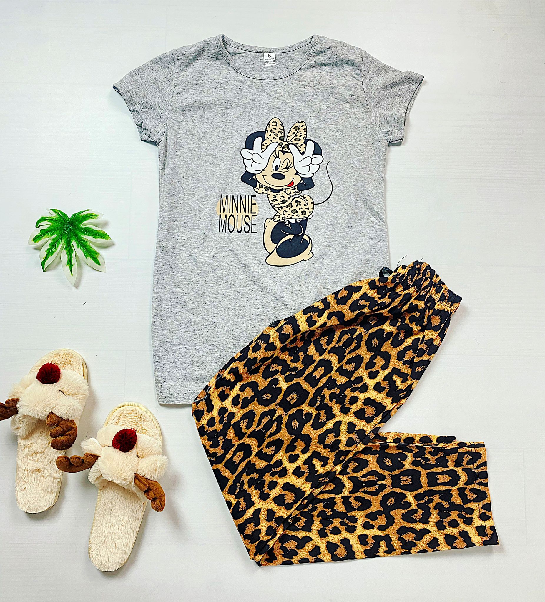 Pijama lunga gri cu imprimeu animal print cu Minnie