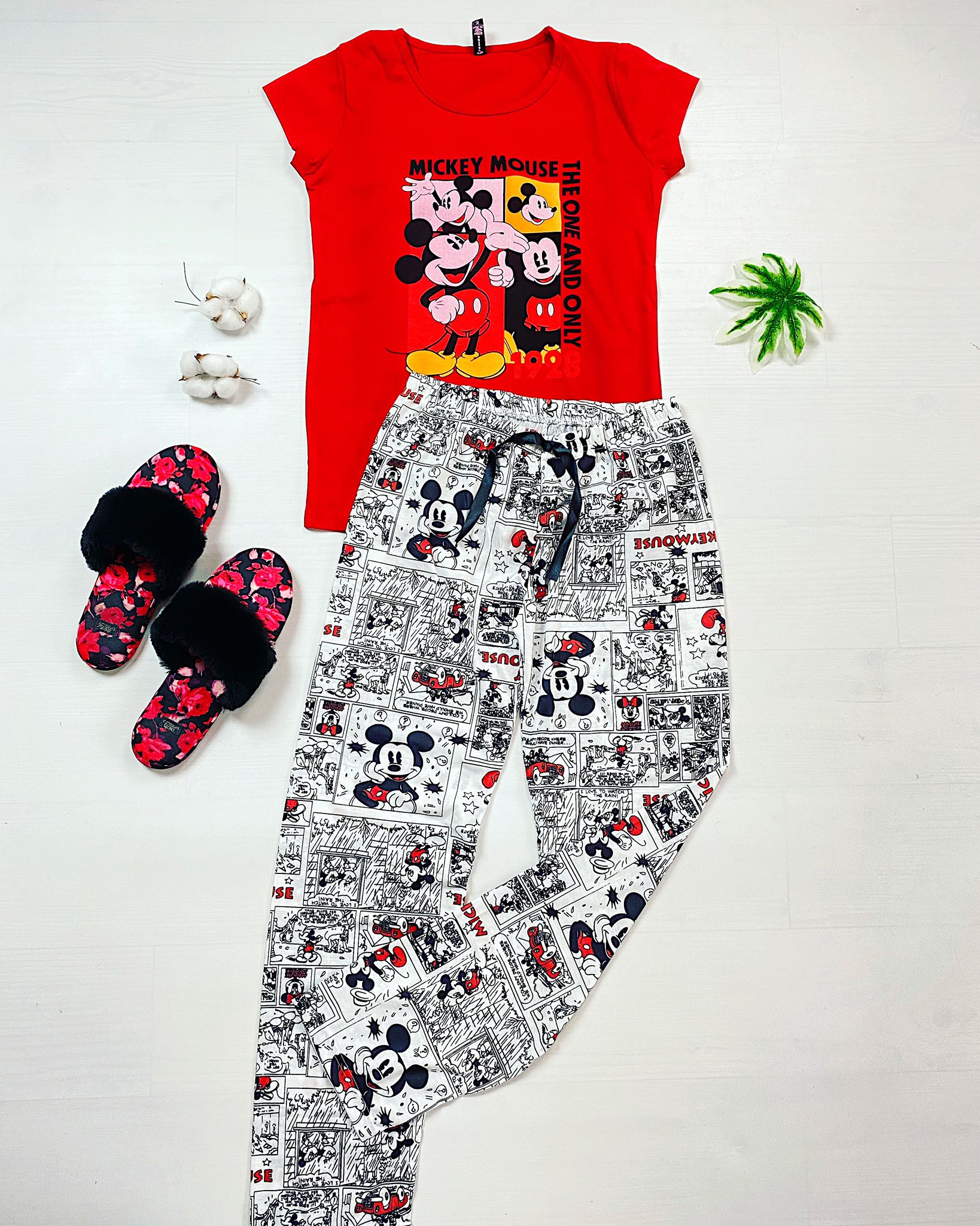 Pijama dama rosie lunga cu imprimeu Mickey