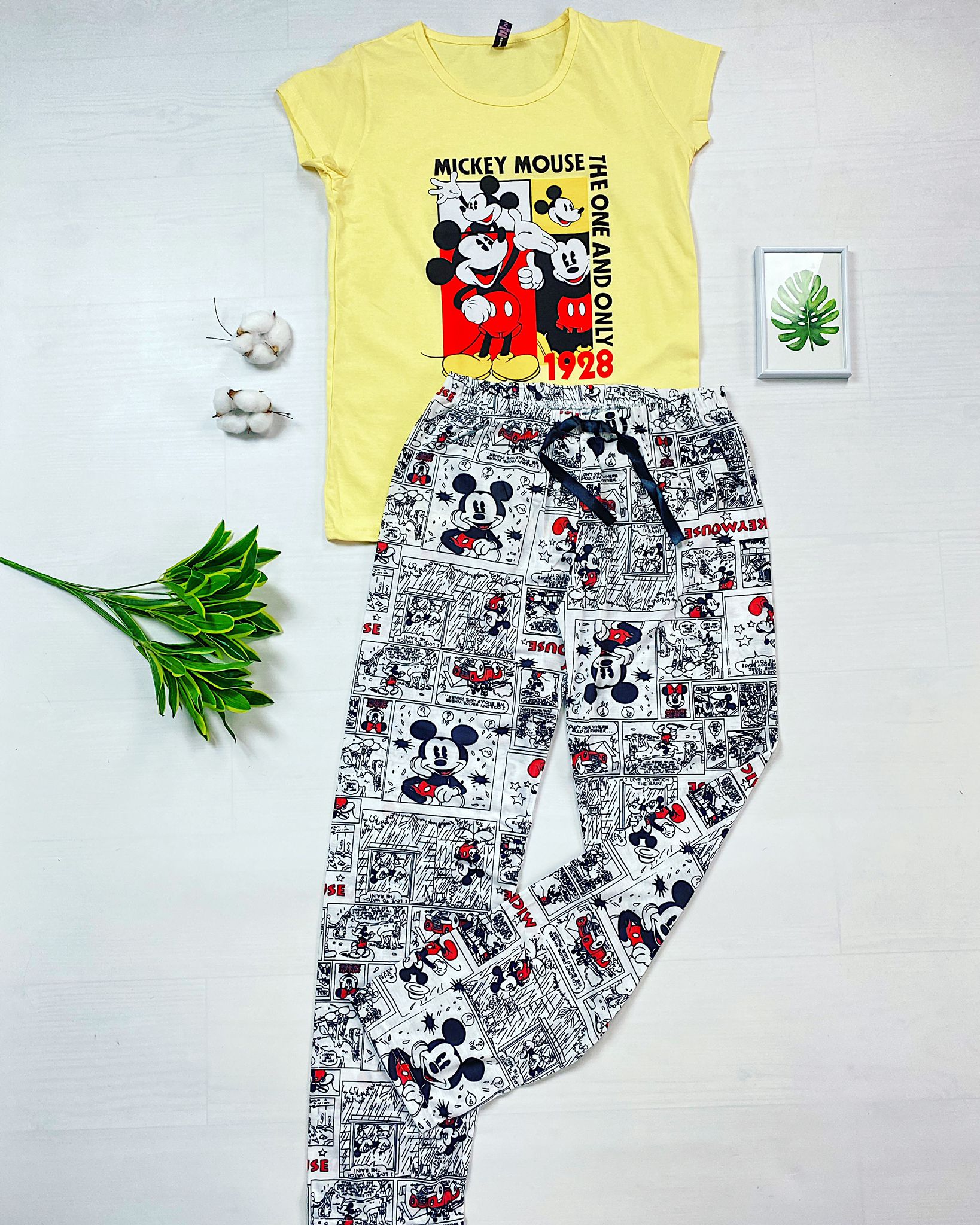 Pijama dama galbena lunga cu imprimeu Mickey